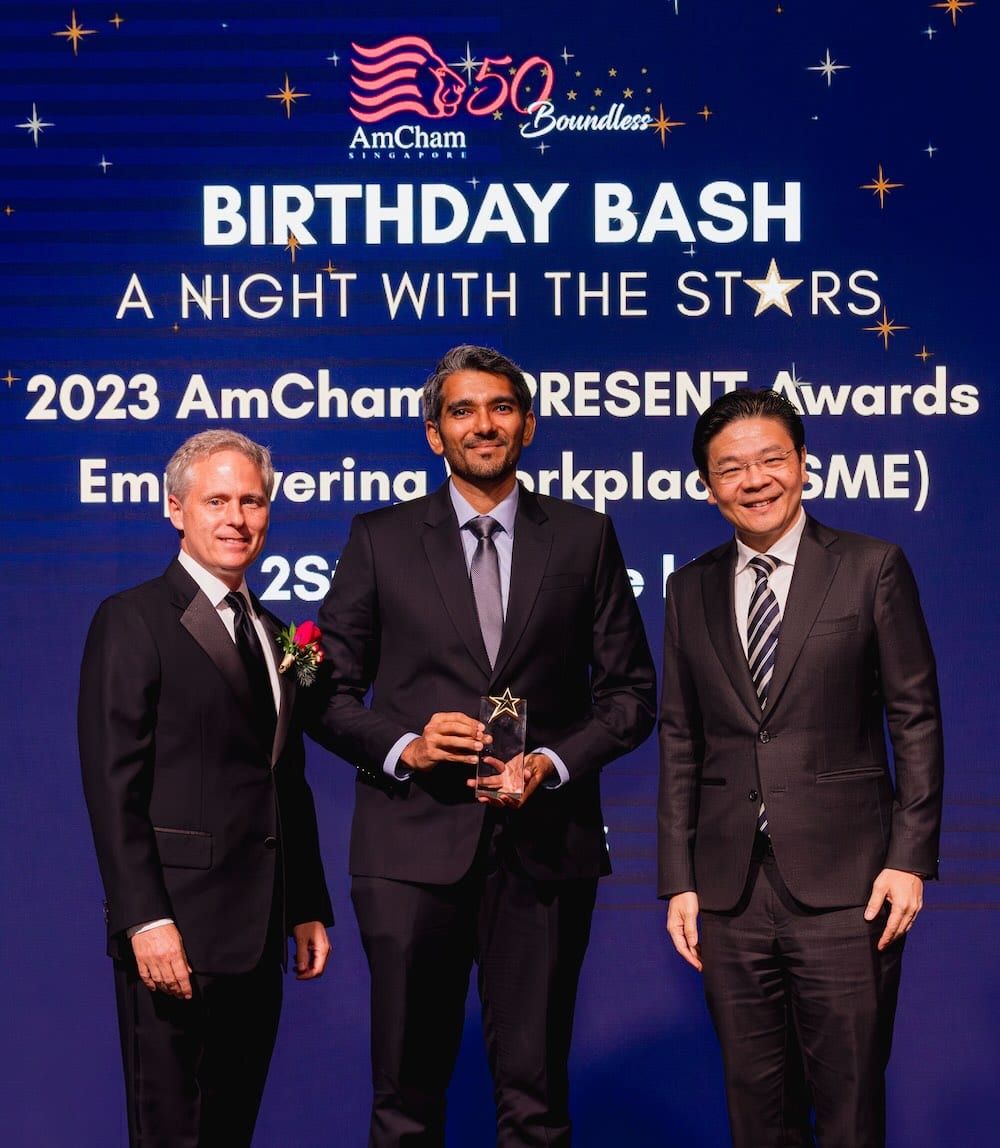 Dhawal Shah receiving Empowering Workplace award 2023