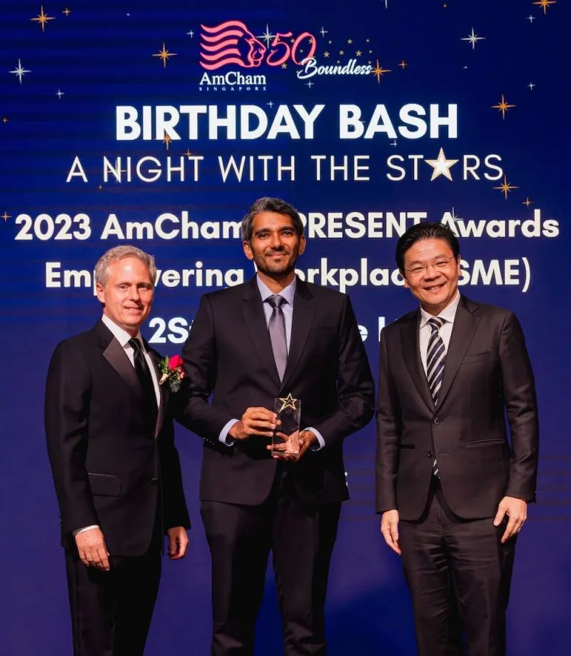 Dhawal Shah receiving Empowering Workplace award 2023