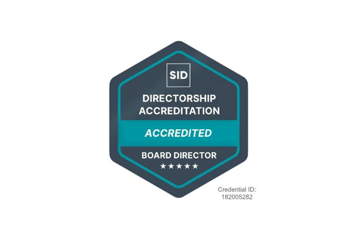 Dhawal Shah receiving his certificate from SID CEO Emily Poon and former SID Chairman Su-Yen Wong at the Singapore Institute of Directors Board Readiness Programme graduation ceremony, May 2026 2